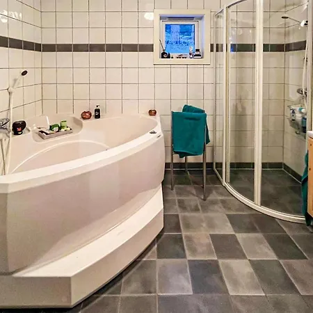 4 Bedroom Stunning In
